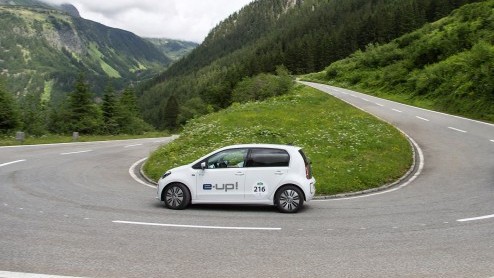 Volkswagen e-Golf en e-Up klaar voor introductie op IAA 2013. Eind dit jaar komt de elektrische Up op de markt, gevolgd door de elektrische Golf in 2014.