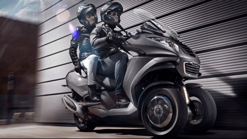 Peugeot Metropolis is driewielige motorscooter, geschikt voor rijbewijs B.