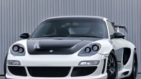 Bij het horen van de naam Gemballa gaat niet bij iedereen een lichtje branden. Porsche-kenners of autoliefhebbers weten echter dat we dan te maken hebben met hevig uitgedoste Porsches. Het bedrijf ko