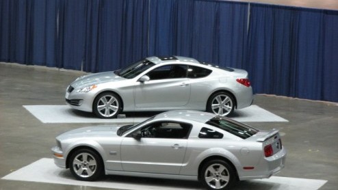 Tijdens de Los Angeles Auto Show 2007 wordt door Hyundai de Genesis Coupe onthuld. De eerste beelden zijn nu beschikbaar. Hoewel deze coupe in eerste instantie niet voor Europa is bedoeld, sluit niema