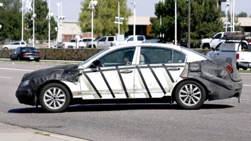 Nieuws van het Koreaanse front. Hyundai verricht de laatste testwerkzaamheden aan de Genesis. Het model ziet eind volgend jaar het licht, maar we hebben nu al enkele beelden.