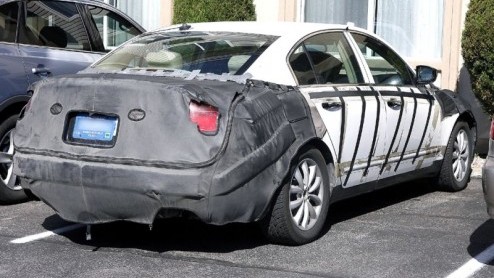 Nieuws van het Koreaanse front. Hyundai verricht de laatste testwerkzaamheden aan de Genesis. Het model ziet eind volgend jaar het licht, maar we hebben nu al enkele beelden.