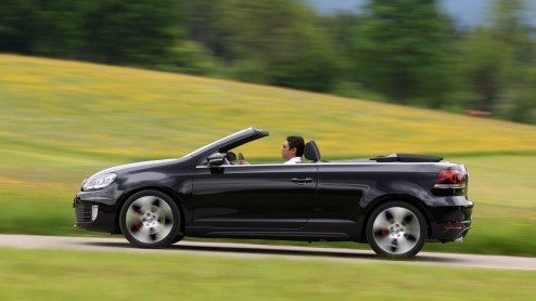 Volkswagen heeft nagedacht. Wat nou als we het genot van cabriorijden combineren met het rijplezier van een GTI. Zou de Golf GTI Cabriolet dan dubbele pret opleveren? Tijd om die vraag te bevestigen
