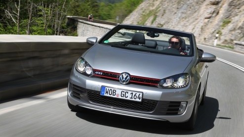 Volkswagen heeft nagedacht. Wat nou als we het genot van cabriorijden combineren met het rijplezier van een GTI. Zou de Golf GTI Cabriolet dan dubbele pret opleveren? Tijd om die vraag te bevestigen