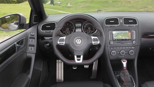 Volkswagen heeft nagedacht. Wat nou als we het genot van cabriorijden combineren met het rijplezier van een GTI. Zou de Golf GTI Cabriolet dan dubbele pret opleveren? Tijd om die vraag te bevestigen