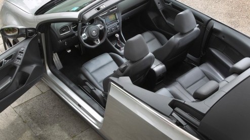 Volkswagen heeft nagedacht. Wat nou als we het genot van cabriorijden combineren met het rijplezier van een GTI. Zou de Golf GTI Cabriolet dan dubbele pret opleveren? Tijd om die vraag te bevestigen