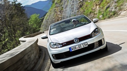 Volkswagen heeft nagedacht. Wat nou als we het genot van cabriorijden combineren met het rijplezier van een GTI. Zou de Golf GTI Cabriolet dan dubbele pret opleveren? Tijd om die vraag te bevestigen