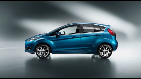 Onlangs heeft Ford de vernieuwde Fiesta aangekondigd. Vandaag wordt bekend dat het faceliftmodel nog voor de jaarwisseling bij de dealer staat voor prijzen vanaf 13.595 euro, voorzien van de nieuwe 1.