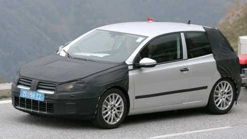 Hoewel de huidige Golf V nu ook in de Verenigde Staten aan de man wordt gebracht, is Volkswagen al druk bezig met de Golf VI. De rek in de Europese verkopen is er een beetje uit en daarmee is het tijd