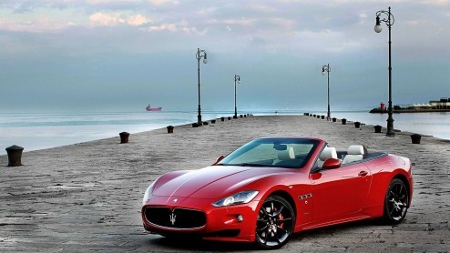 Maserati heeft van de succesvolle GranCabrio convertible een nog sportievere versie op de markt gebracht: de GranCabrio Sport. Met meer vermogen, een sneller werkende versnellingsbak en een onderschei