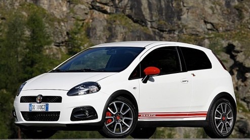Wie de huidige uitvoeringen van de Grande Punto iets te soft vindt, kan nu zijn hart ophalen. Fiat introduceert de Grande Punto Abarth. Dynamiek, kracht en sportiviteit staan in dit model centraal. En