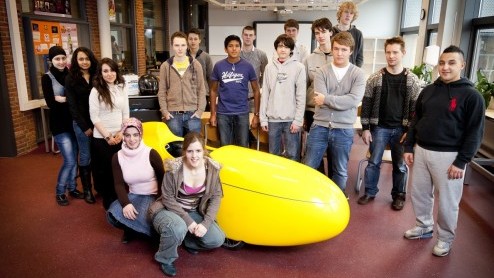 De kickoff van de Shell Eco-Marathon is een feit. In mei van dit jaar jaar staat onze eigen havenstad Rotterdam centraal in de 28e editie van de Europese zuinigheidswedstrijd. Ons land doet mee met 17