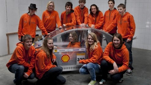 De kickoff van de Shell Eco-Marathon is een feit. In mei van dit jaar jaar staat onze eigen havenstad Rotterdam centraal in de 28e editie van de Europese zuinigheidswedstrijd. Ons land doet mee met 17