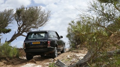 Een nieuwe Range Rover nog beter maken klinkt makkelijker dan het is. Toch is dat de uitdaging die Land Rover is aangegaan. Een afslankkuur van driehonderd kilo, riante zitruimte op de achterbank en n