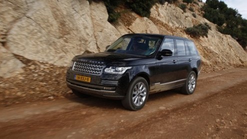 Een nieuwe Range Rover nog beter maken klinkt makkelijker dan het is. Toch is dat de uitdaging die Land Rover is aangegaan. Een afslankkuur van driehonderd kilo, riante zitruimte op de achterbank en n