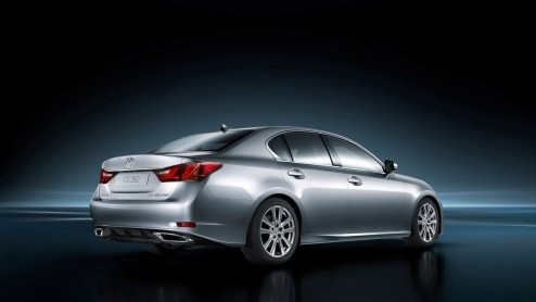 Nu is hij officieel; de nieuwe Lexus GS. Op Pebble Beach Concours dElegance in Californi is de nieuwe sedan als GS 350 onthuld. Deze is vrijwel identiek aan de hybrideversie die voor ons land geplan