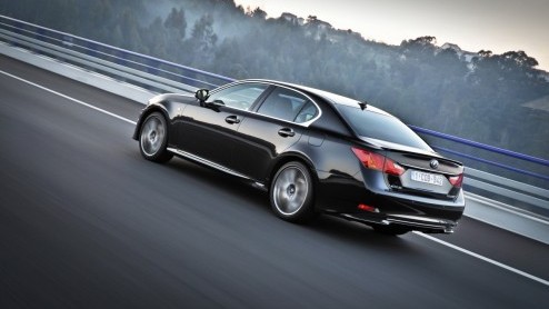 In 2006 introduceerde Lexus met de GS450h de eerste hybridesedan in de hogere middenklasse. Lange tijd had die luxe Japanner het rijk alleen. Binnenkort staat de nieuwe generatie aan de start en die v