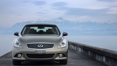 Infiniti herziet het leveringsprogramma van de Infiniti G. Door de standaarduitrusting uit te breiden en de optielijst te verkorten scheppen de Japaners overzicht in de luxe van de Sedan. Alle versies