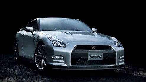 Ja hoor, kom maar door. Nissan heeft de GT-R voor volgend jaar opnieuw aangepakt. Door de hele auto opnieuw te bekijken en subtiele aanpassingen te verrichten is de image builder van de Japanners nog 