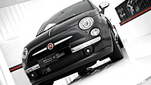 Fiat presenteert de Fiat 500 by Gucci. De introductie van het Italiaantje in zeer speciale outfit wordt kracht bij gezet met een bijpassend aangeklede showroom bij de importeur.