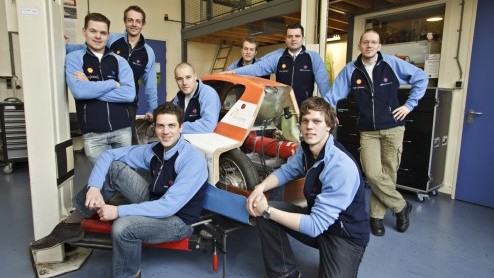 De kickoff van de Shell Eco-Marathon is een feit. In mei van dit jaar jaar staat onze eigen havenstad Rotterdam centraal in de 28e editie van de Europese zuinigheidswedstrijd. Ons land doet mee met 17