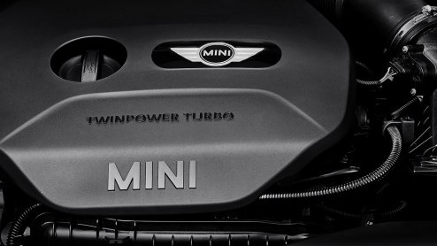 Mini komt met de eerste informatie naar buiten over de techniek van de nieuwe Mini. Er is straks keuze uit motoren met drie en viercilinders. Eind november weten we pas hoe de nieuwe Mini eruit komt t