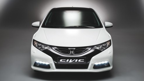 De introductie van de Civic Tourer heeft Honda ertoe bewogen ook de 5-deurs Civic een update te geven.