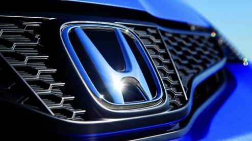 Tegelijkertijd met de introductie van de Honda Jazz Hybrid heeft Honda ook zijn benzinebroertjes opgefrist. Naast uiterlijke retouches wordt de Jazz nu ook geleverd met een (verbeterde) CVT-automaat e