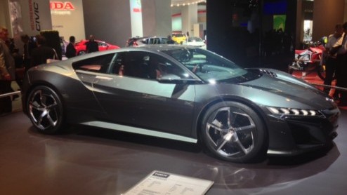 Honda NSX komt definitief op de markt. Productie vindt plaats in Amerika. Honda Civic Tourer komt uit Engeland. Op de Type R is het nog even wachten. Die krijgt wel minimaal 280 pk.