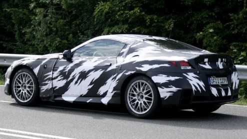 Tussen al het Duitse en Japanse sportwagengeweld kan Honda natuurlijk niet achterblijven. Het merk haalt dan ook de NSX weer van stal. Bij de nieuwe generatie verhuist de motor naar een nieuwe plek en