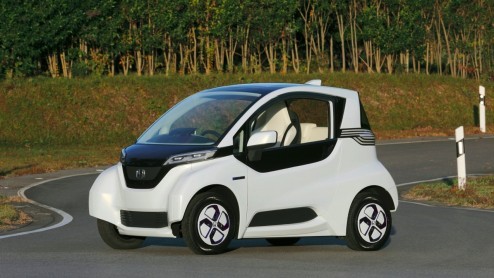Honda weet wel hoe ze kleine autootjes en elektromotoren moeten bouwen. In de nieuwe Micro Commuter Prototype zijn deze twee eigenschappen verenigd. Wat zijn de Japanners met deze Twizy-achtige va