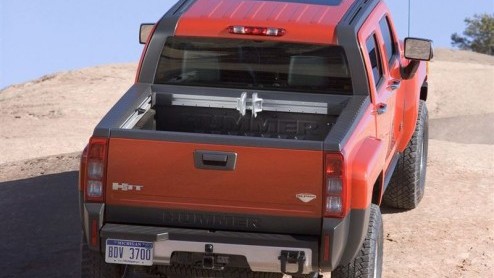 Hummer presenteert op basis van de H3 een pick-up variant, de H3T. Het model debuteert volgende maand in Chicago. Een aangepaste wielbasis zorgt voor de nodige extra laadruimte en een nieuwe 5,3 liter
