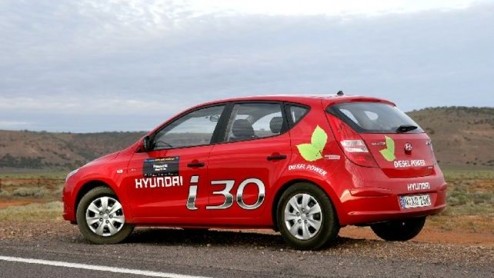 Hyundai heeft afgelopen week tijdens de World Solar Challenge in Australi de overwinning behaald door in deze monsterrit het laagste brandstofverbruik te realiseren. De Hyundai i30 1.6 CRDi VGT LP ve