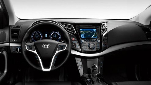 Hyundai zet deze zomer de hagelnieuwe i40 bij de dealer. De auto arriveert eerst als Crosswagon en later dit jaar in oktober zal de Sedan debuteren. De prijslijst van de i40 Crosswagon begint bij 24.9