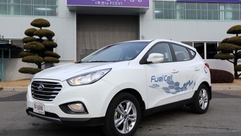 De eerste Hyundai waterstofauto ix35 FCEV is van de band gerold in Korea. Rond de zomer arriveert een kleine vloot auto's in Nederland voor de early adopters.