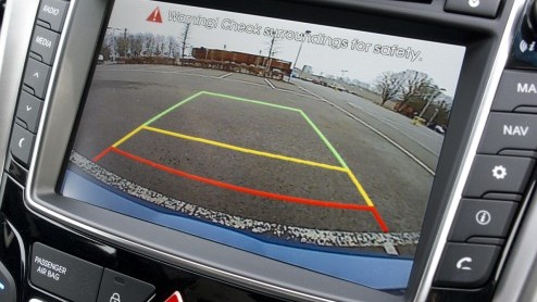 Autotest Hyundai i30 driedeurs. De Hyundai i30 heeft er een driedeursversie bijgekregen en die ziet er ietsje anders uit, maar rijdt niet anders.