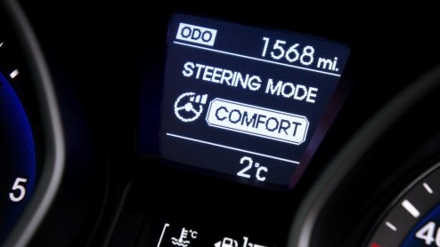 Autotest Hyundai i30 driedeurs. De Hyundai i30 heeft er een driedeursversie bijgekregen en die ziet er ietsje anders uit, maar rijdt niet anders.