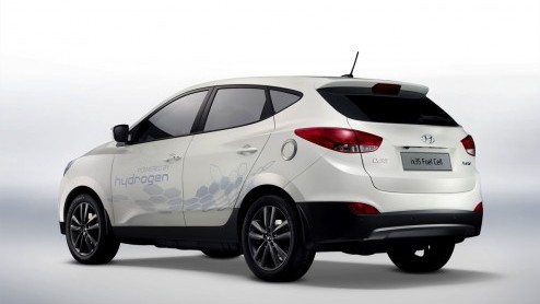 Hyundai ix35 gaat met allerlei verbeteringen modeljaar 2014 in en telt af naar introductie van de ix35 Fuell Cell op waterstof.
