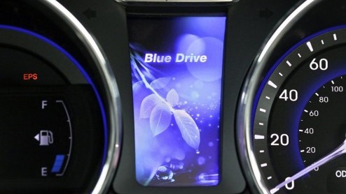 Naast de waterstof aangedreven Hyundai Blue2 schittert in Seoel ook de Sonata hybride. Voorzien van een tweeliter- en elektromotor met een verbruik van 1 op 21 een fraai groen staaltje techniek. Markt