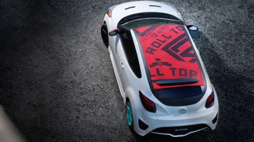 Een coup, cabriolet en pick-up in n, deze Hyundai Veloster C3 Roll Top is multifunctioneel. Het stalen dak van de Veloster heeft plaatsgemaakt voor een stoffen roldak zoals de Fiat 500C en Citroen 