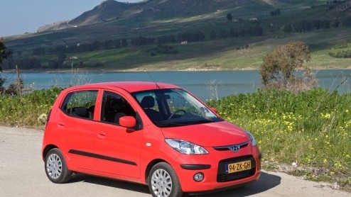 Voor wie een Hyundai i10 met net wat meer pit wil is er na de zomer een 1.25 liter benzinemotor voorhanden. Deze viercilinder komt naast de bestaande 1.1 in het gamma en kent een meerprijs van 500 eur