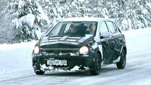 Om het 'gat' tussen de komende i10 (Atos) en nieuwe i30 op te vullen, gaat Hyundai een nieuwe concurrentiestrijd aan met de i20. Het model vervangt de Getz en moet het populaire segment opnieuw gaan b