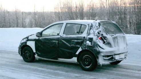 Om het 'gat' tussen de komende i10 (Atos) en nieuwe i30 op te vullen, gaat Hyundai een nieuwe concurrentiestrijd aan met de i20. Het model vervangt de Getz en moet het populaire segment opnieuw gaan b