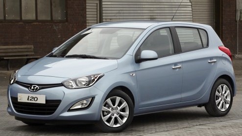 De Hyundai i20 moet nog even mee. Daarom krijgt het model een opfrisser. Binnenkort weten we officieel wat het eindresultaat is geworden. Je kunt er in ieder geval van uit gaan dat er een i30-sausje o