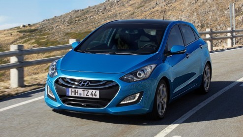 Na eerder aangekondigd te zijn is de nieuwe Hyundai i30 nu een feit. De populaire hatchback staat sportiever n luxer in het leven en is daarbij ook zuiniger geworden. En slimmer, getuige de introduct