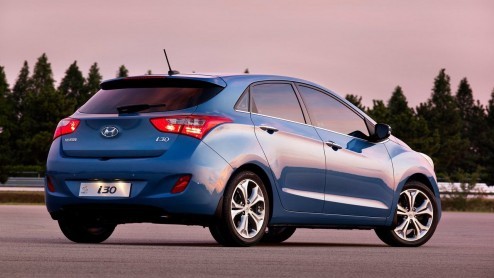 Na eerder aangekondigd te zijn is de nieuwe Hyundai i30 nu een feit. De populaire hatchback staat sportiever n luxer in het leven en is daarbij ook zuiniger geworden. En slimmer, getuige de introduct