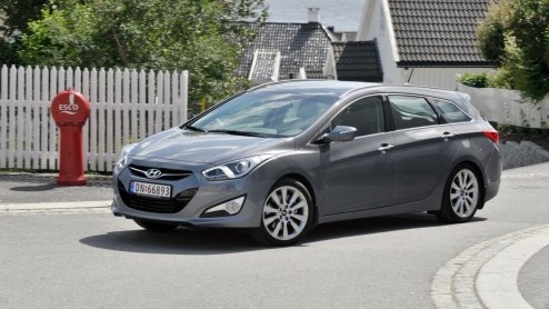 Stel dat je de mogelijkheid hebt een nieuwe leaseauto uit te zoeken. Een serieus, representatief exemplaar voor de zaak en het gezin is een vereiste. Zou dat dan geen Hyundai kunnen zijn? Of toch wel?