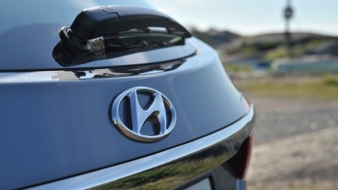 Stel dat je de mogelijkheid hebt een nieuwe leaseauto uit te zoeken. Een serieus, representatief exemplaar voor de zaak en het gezin is een vereiste. Zou dat dan geen Hyundai kunnen zijn? Of toch wel?