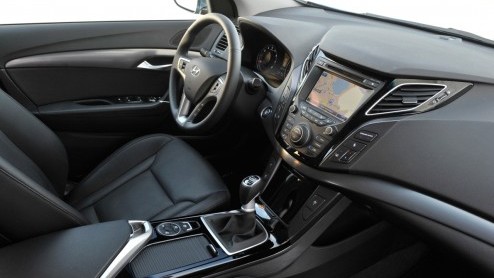 Stel dat je de mogelijkheid hebt een nieuwe leaseauto uit te zoeken. Een serieus, representatief exemplaar voor de zaak en het gezin is een vereiste. Zou dat dan geen Hyundai kunnen zijn? Of toch wel?