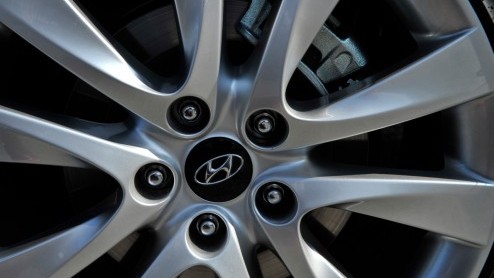 Stel dat je de mogelijkheid hebt een nieuwe leaseauto uit te zoeken. Een serieus, representatief exemplaar voor de zaak en het gezin is een vereiste. Zou dat dan geen Hyundai kunnen zijn? Of toch wel?